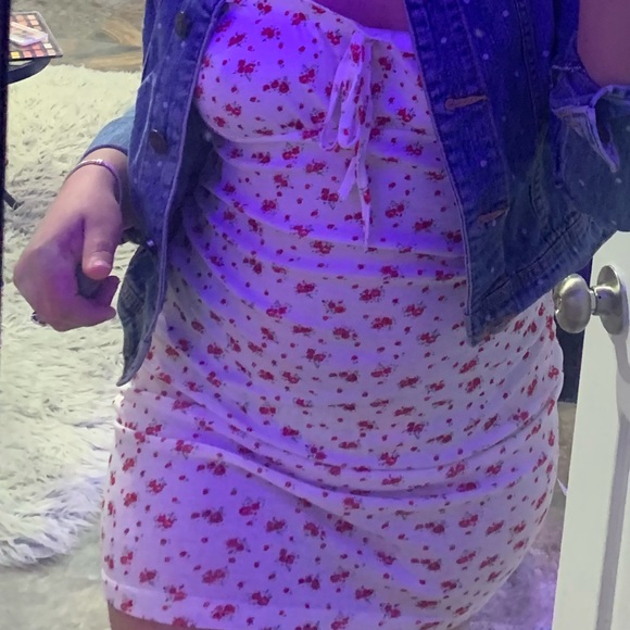 Drawstring Front Ruched Chest Dress with
daisy floral print - Picture 2 of 2